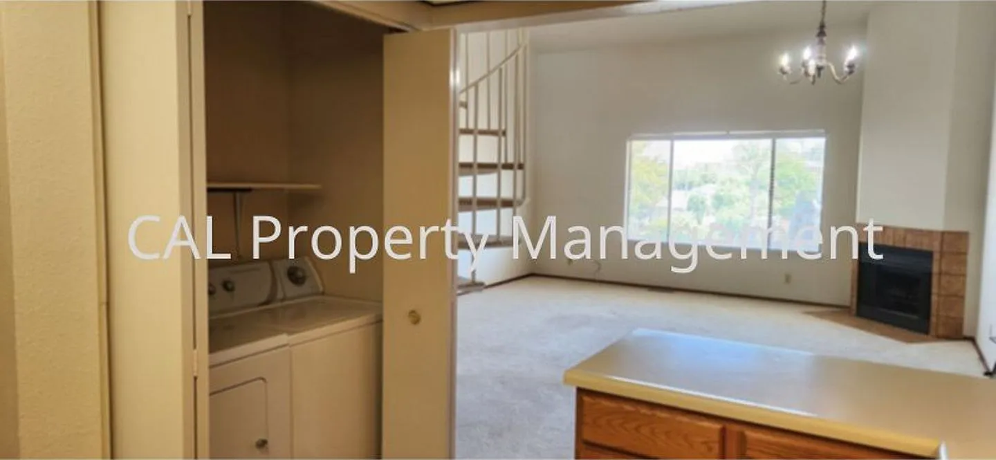 1 Bed/ 1.5 Bath Condo! — Photo 4