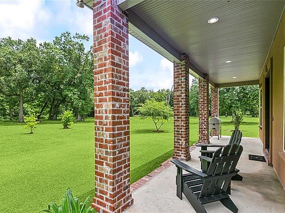 3rd image of 233 Perry Ln