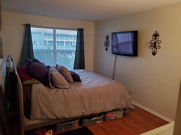 5th image of 2857 NE 32nd St APT 6
