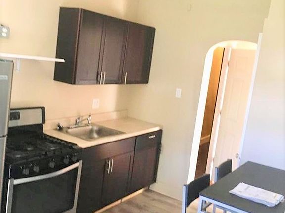 5th image of 158 Hawley St #1B-1Ba
