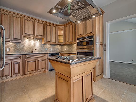 4th image of 849 Abington Way