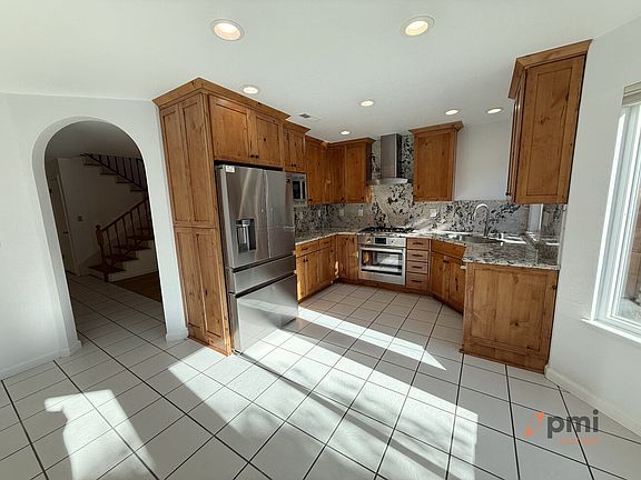 3rd image of 980 Springview Cir