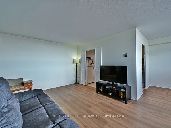 2550 Pharmacy Ave #1015, Toronto, ON M1W 1H9