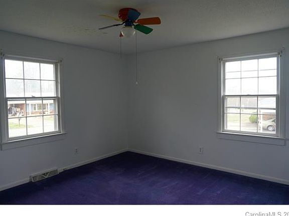 5th image of 2613 Greencrest Ln