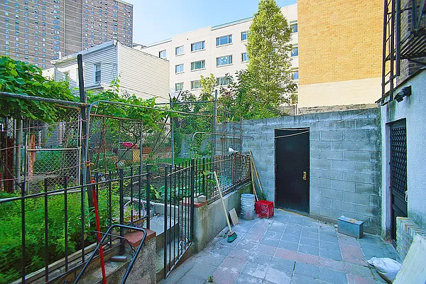 Rented by Keller Williams NYC | media 23