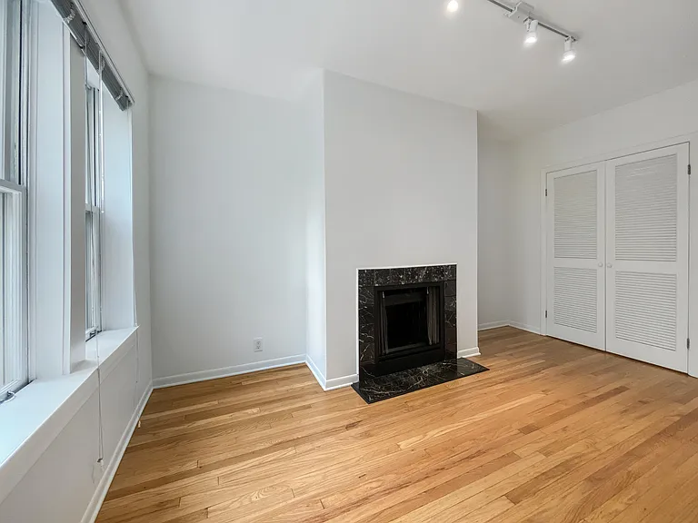 2106 W Concord Pl #2E — Photo 2