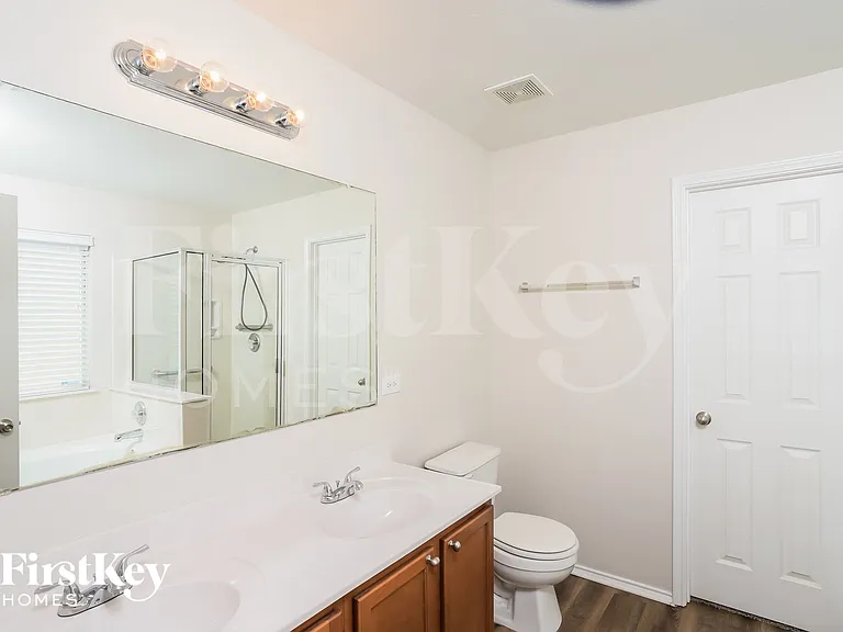 8503 Silver Willow — Photo 10
