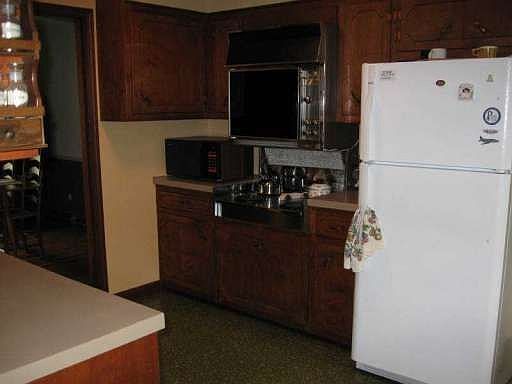 4th image of 415 E Belmont Dr