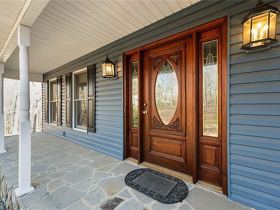 3rd image of 696 Gold Hill Rd