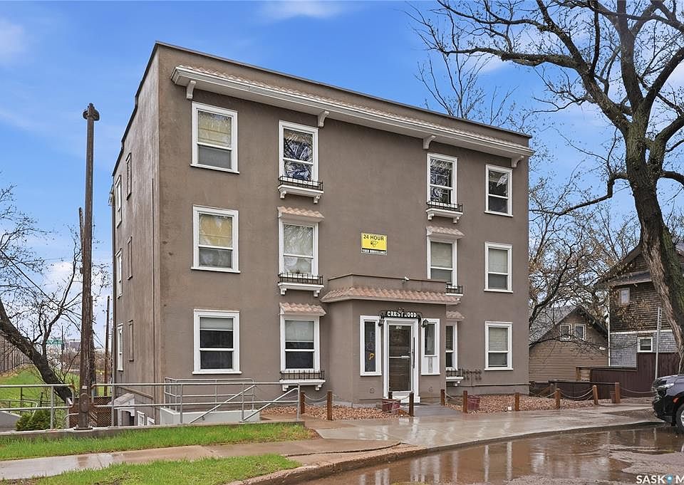 1st image of 129 11th STREET E
