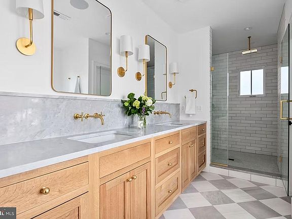 5th image of 3108 Juniper Ln