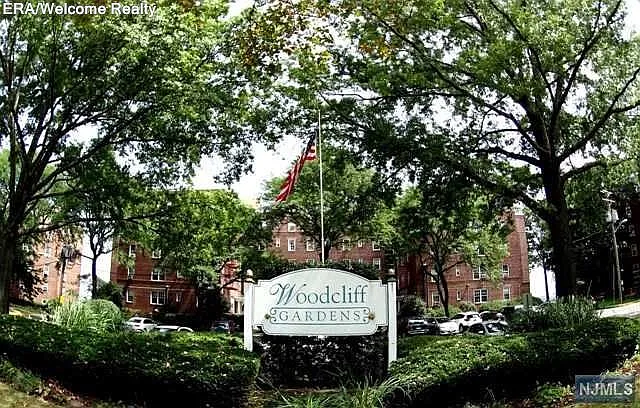 8500 Boulevard E APT 5F photo 1