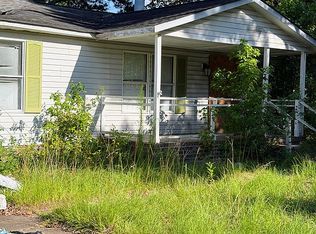 1313 Clan Campbell Dr, Raeford, NC 28376
