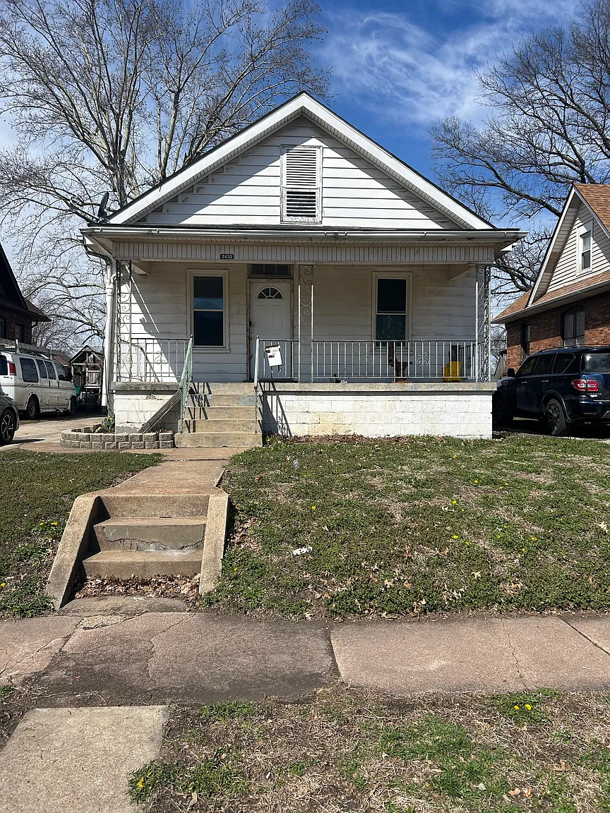 2435 Iowa St photo 1