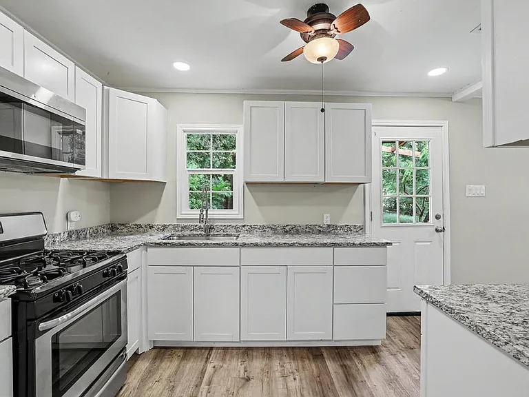 221 W Taylor St — Photo 12