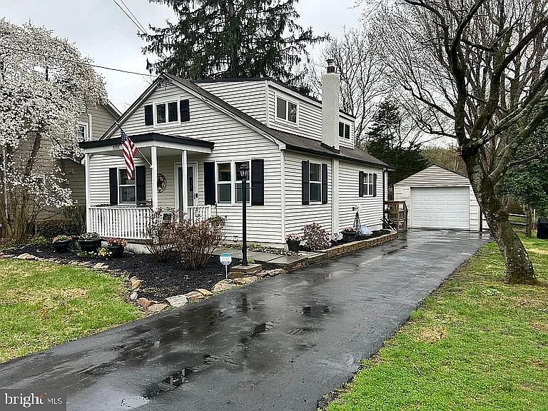 1st image of 995 Swayze Ave