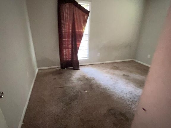 3rd image of 916 Palm St