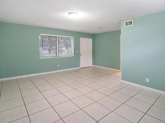 5th image of 902 NE 39th Street