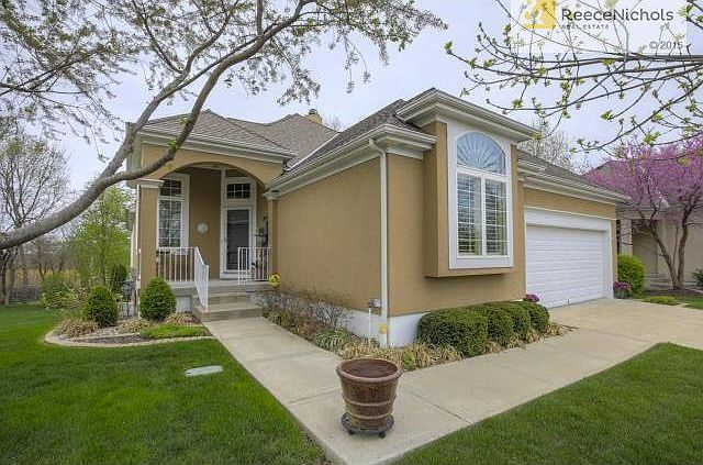 Cul-de-sac location.  Stucco exterior all the way around, just p