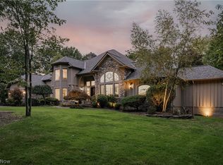 5 Brandon Ct, Moreland Hills, OH 44022