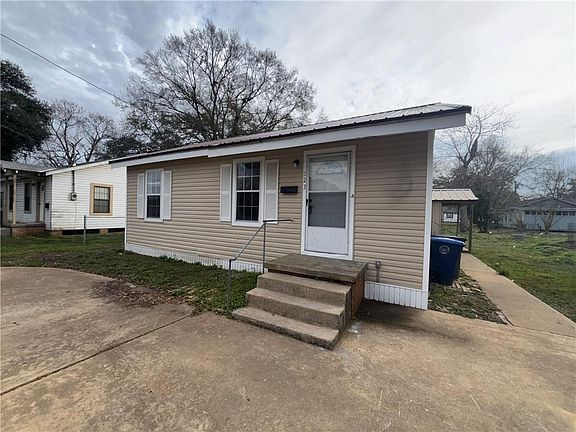 2nd image of 523 Saint Maurice Ln