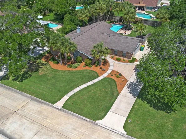 638 Bay Club Dr, Seabrook, TX 77586