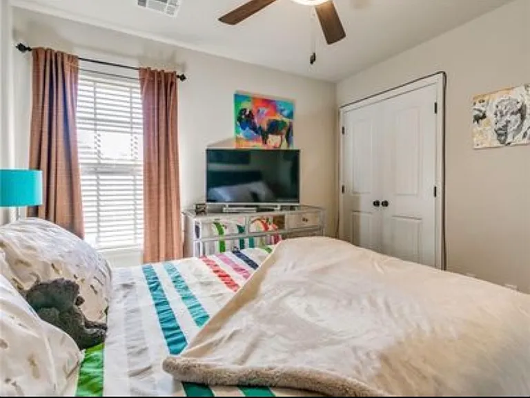 2400 Golden Ln — Photo 31