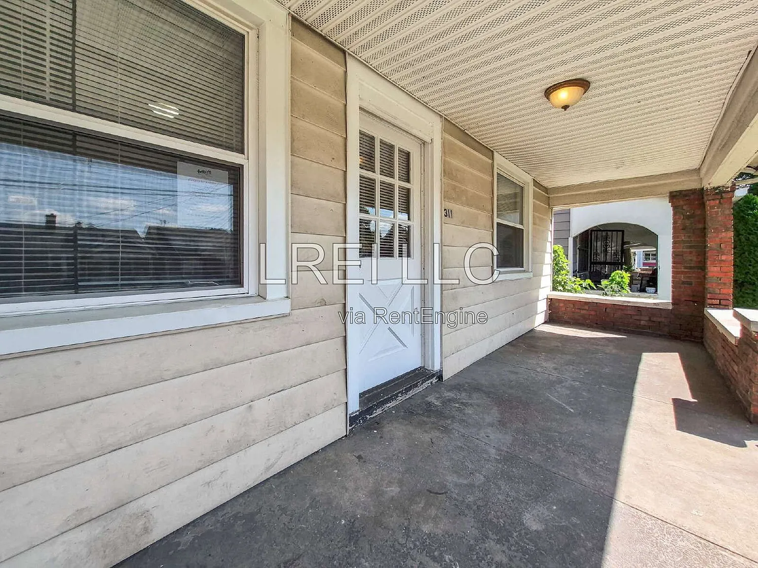 4 bed, 1.5 bath, 1392 sqft, $1,425 — Photo 2