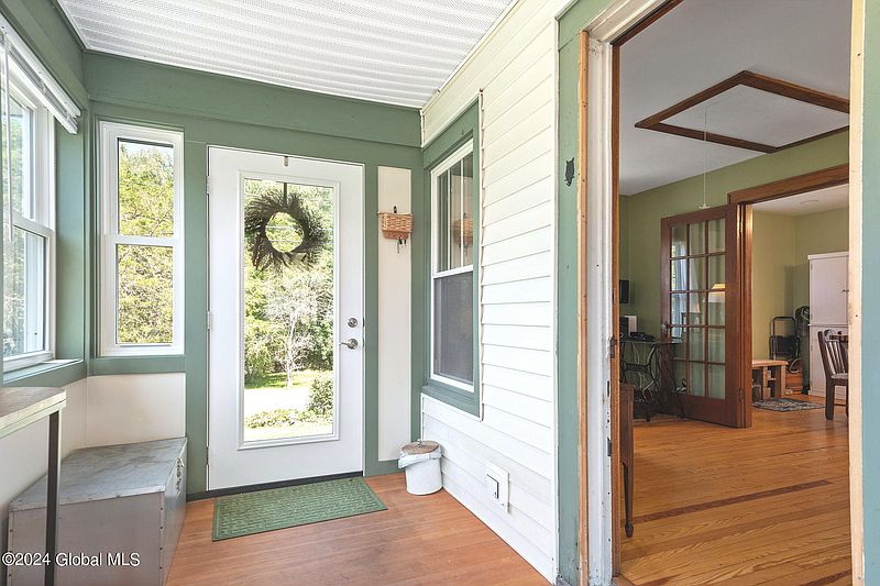 3rd image of 6 Willowbrook Avenue