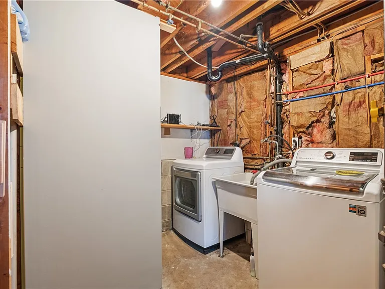 16 Wheatfield Dr — Photo 20