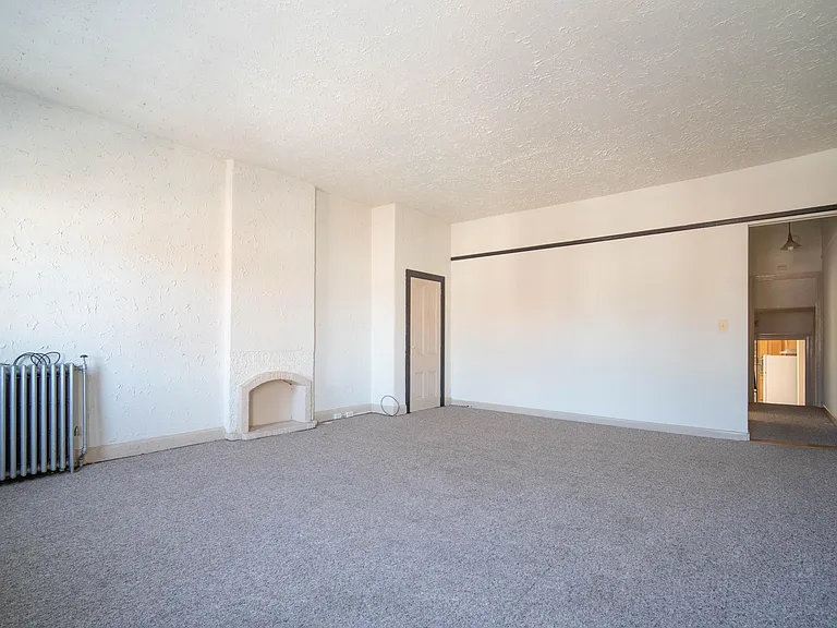 126 W Market St #4 — Photo 4