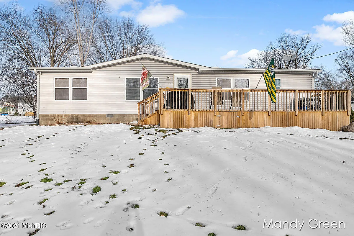 214 Webber St photo 1