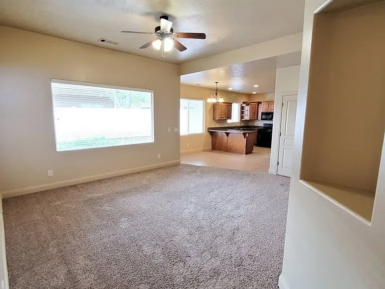 259 N 2940 E — Photo 12