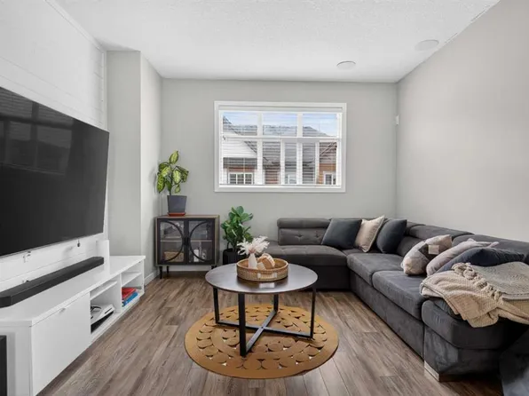 98 SW Copperstone Cmn SE, Calgary, AB T2Z 5E4