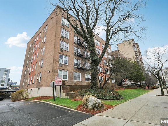 2nd image of 2160 Center Ave APT 4N