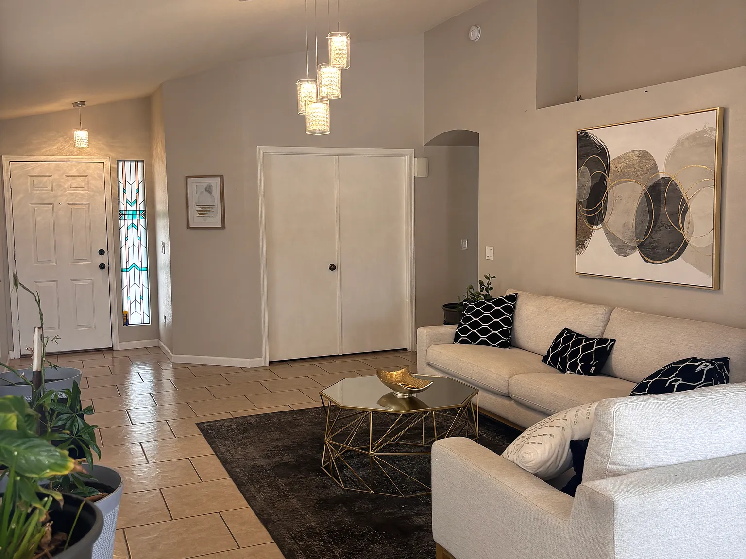 3 bed, 1350 sqft, $2,450 — Photo 3