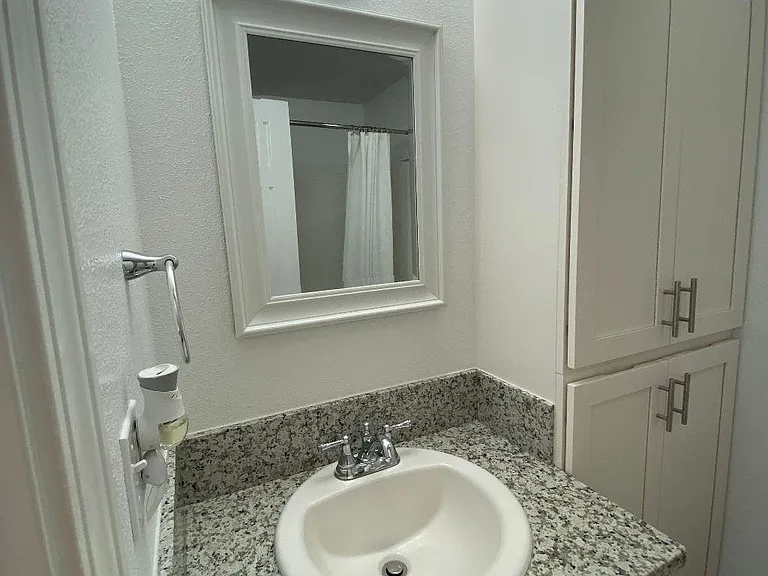 846 Phoenix St NE — Photo 10