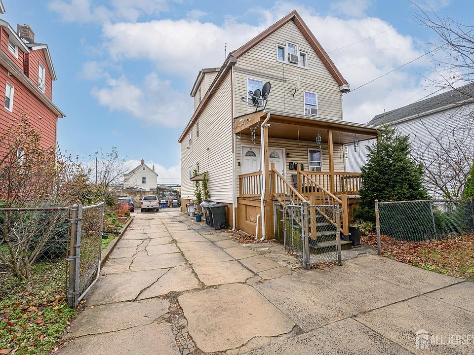 2nd image of 374 Delavan St