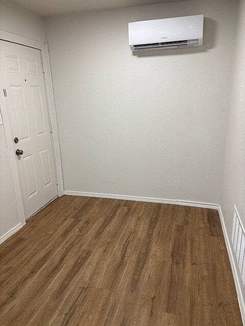 2nd image of 204 E Sanford St