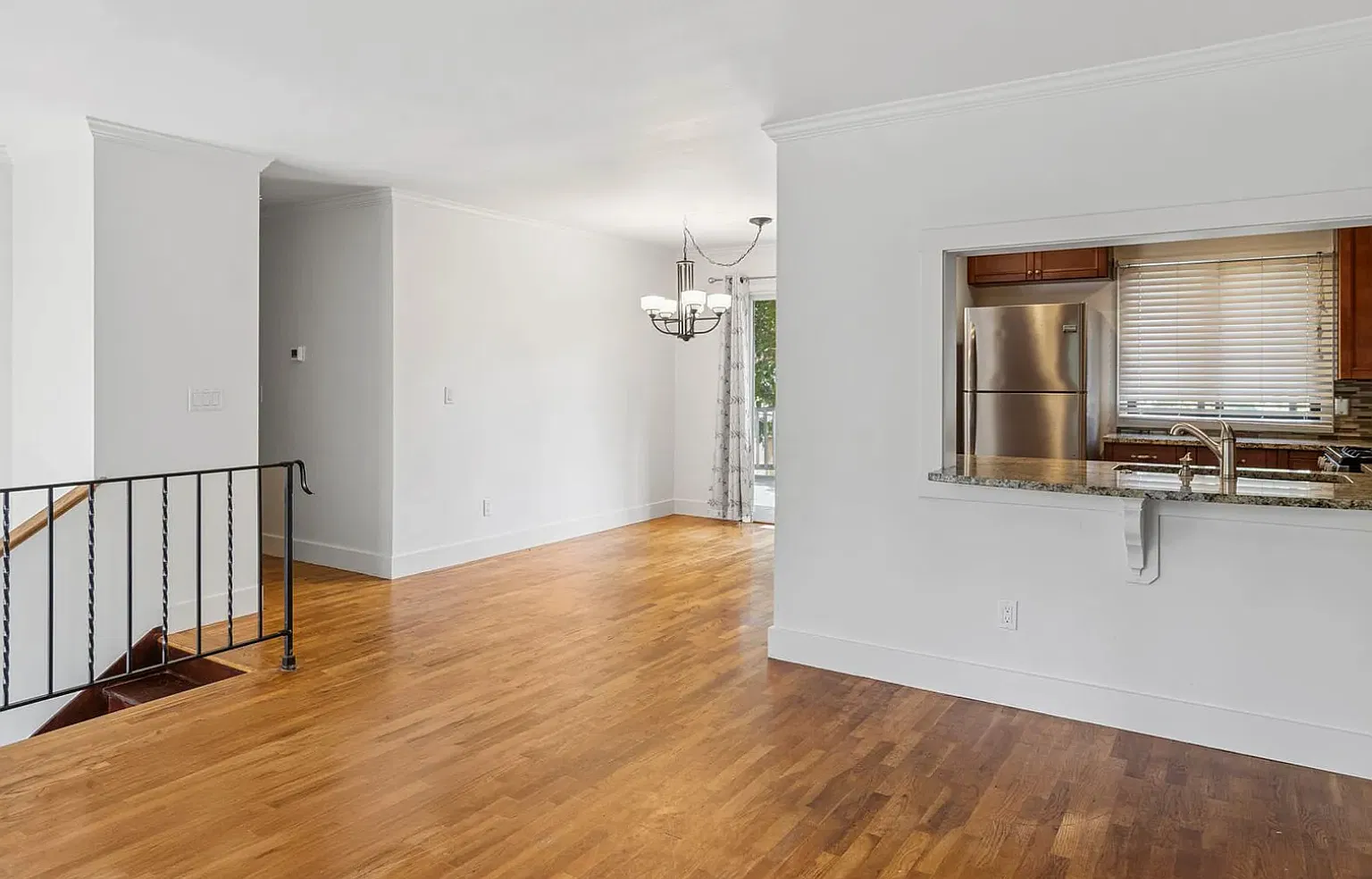 5 bed, 2000 sqft, $4,000 — Photo 4