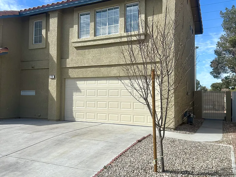 #GuardianRealty 275 Adorno Dr Green Valley Home Rental Pool garage 2 car_03012025