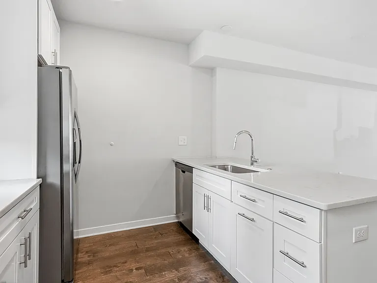 444 Kingsley St #444 — Photo 14
