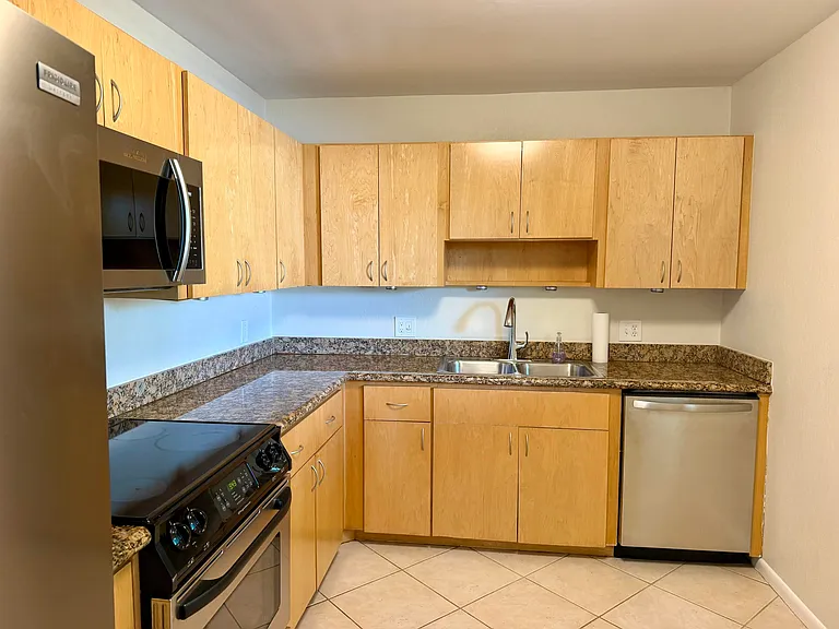 421 S Lakeside Dr #7 — Photo 5