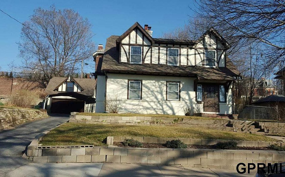 2nd image of 527 Bluff St