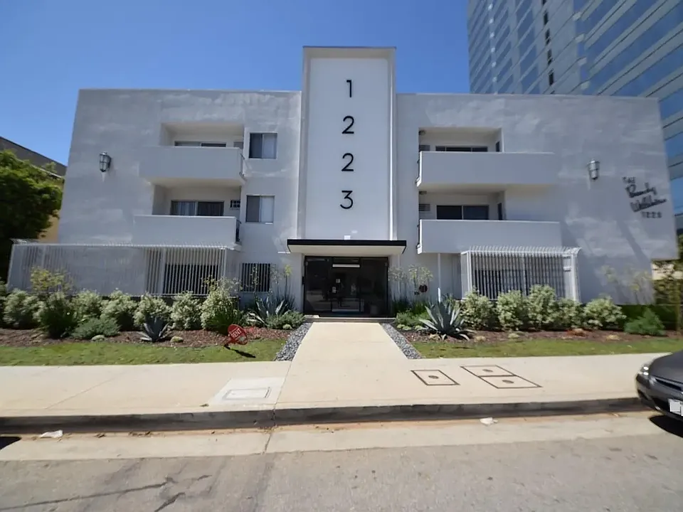 1223 S Bundy Dr