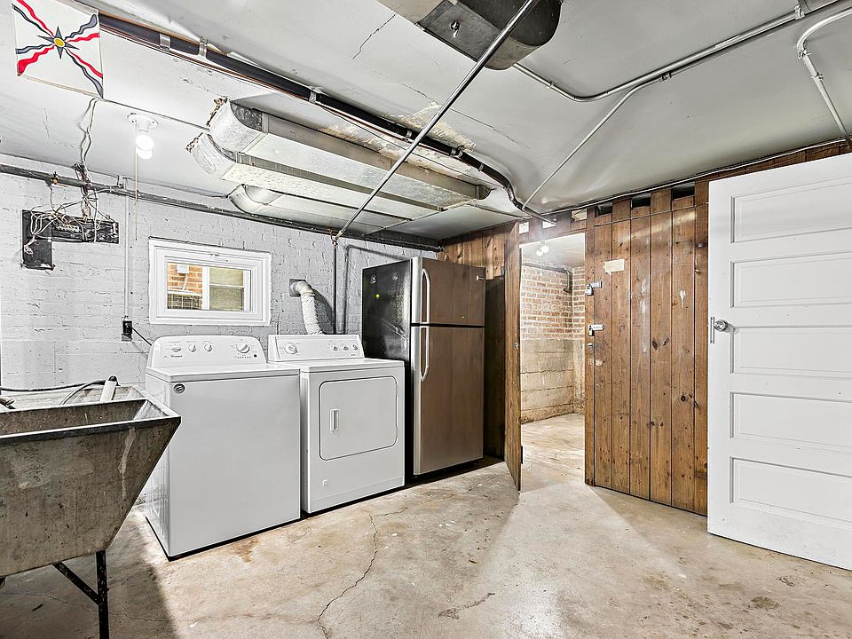 2nd image of 2846 W Summerdale Ave APT 2W