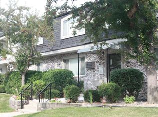 121 W North St, Waukesha, WI 53188