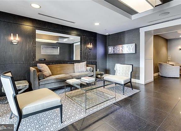 3rd image of 1111 Oronoco St Unit 229