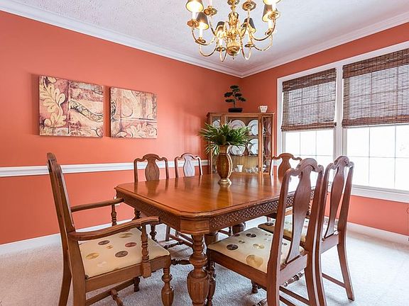 3rd image of 493 Gloucester Cir