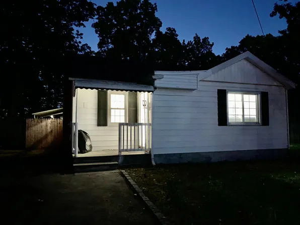 55 Summit Dr, Smithtown, NY 11787